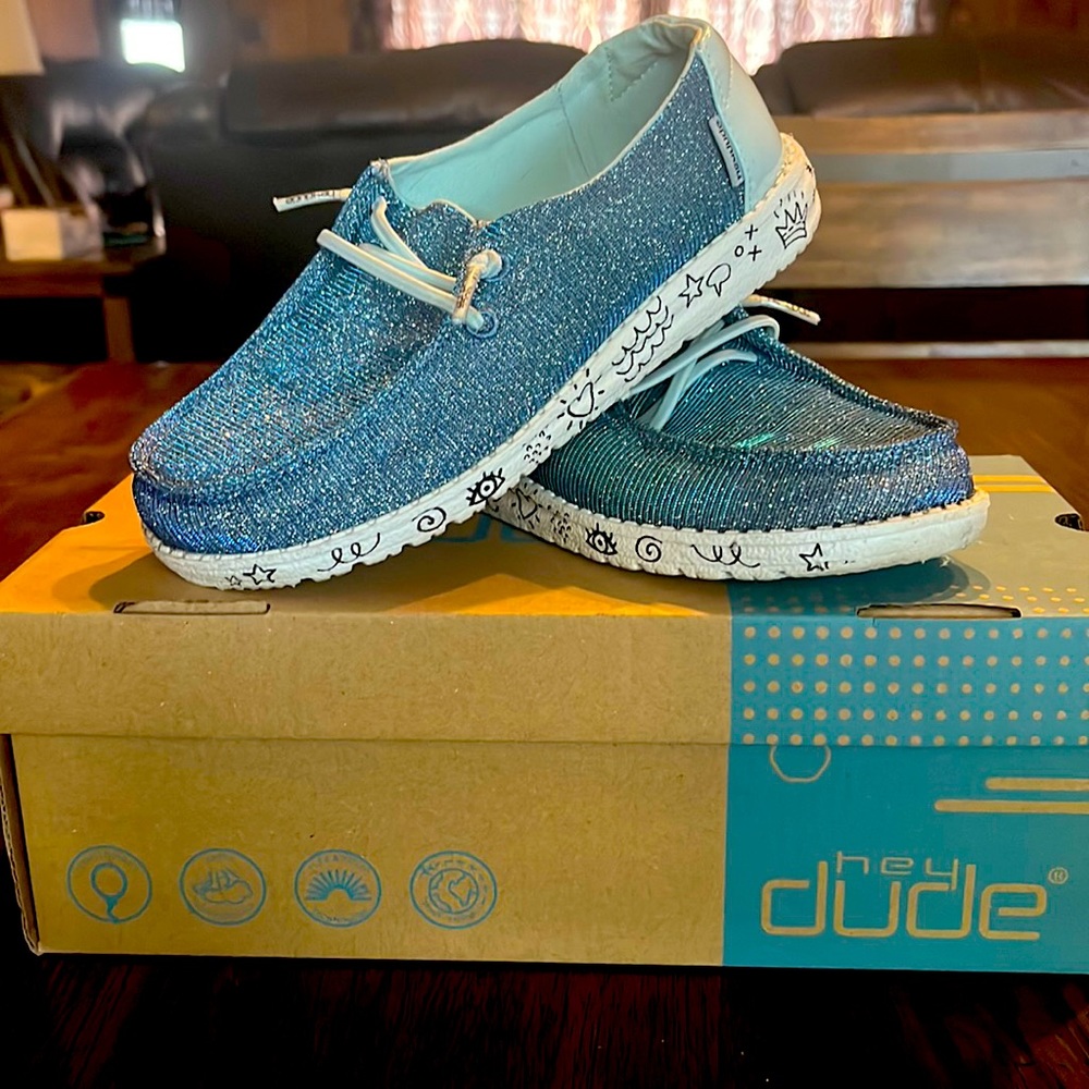 Hey Dude Wendy Youth Linen Cotton Candy girls shoes. US Y3 L4.